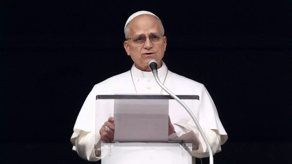 Папа римский предупредил, что эскалация конфликта с Ираном может столкнуть Ближний Восток в "непоправимую пропасть".