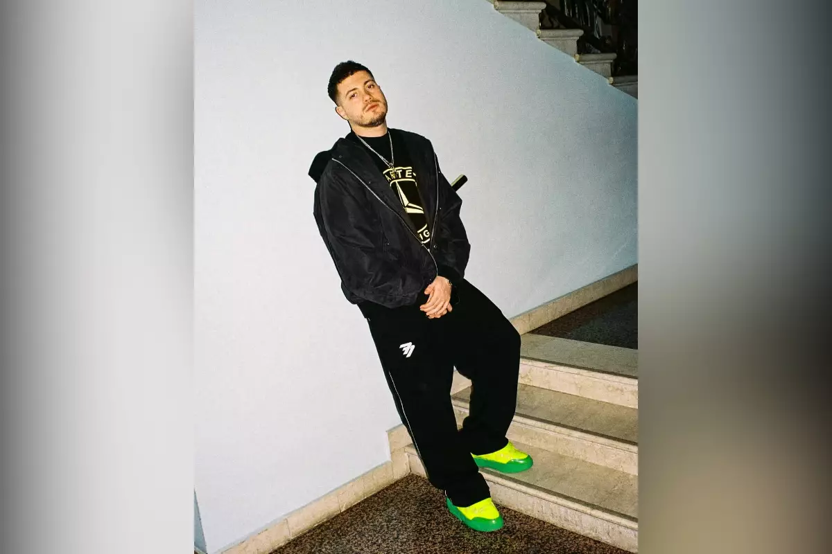 Стример Анар Абдуллаев вернулся в Россию после ареста в Казахстане