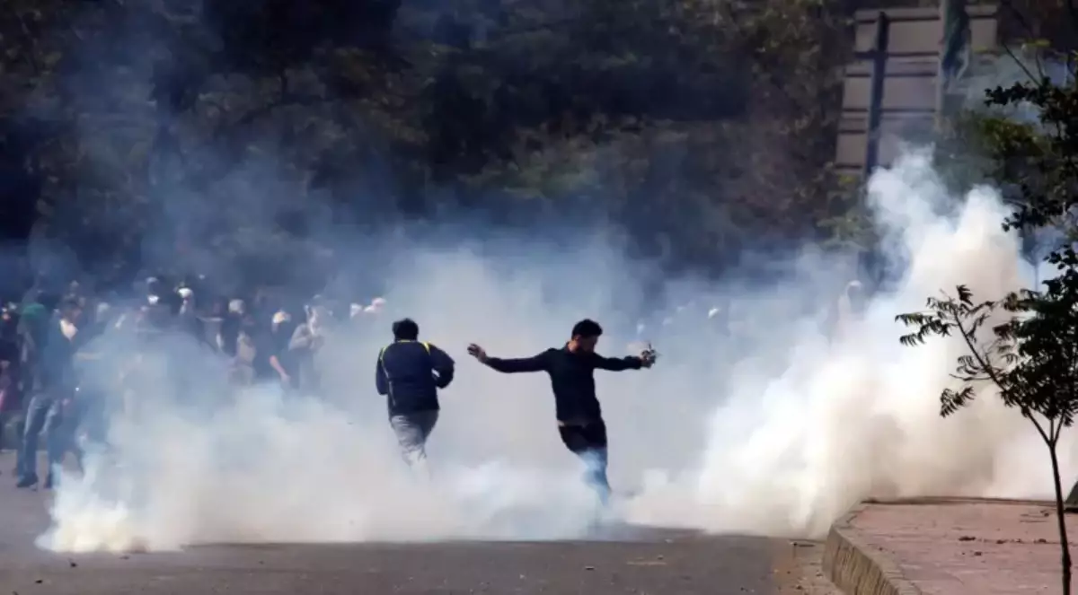 Карачиде наразылар АҚШ елшілігіне басып кірді: Қауіпсіздік қызметі оқ атып, тоғыз адам қаза тапты