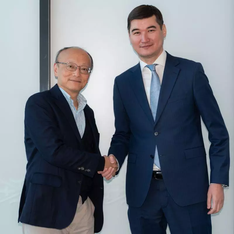 Президент АБР начинает тур по Центральной Азии с визита в Казахстан.