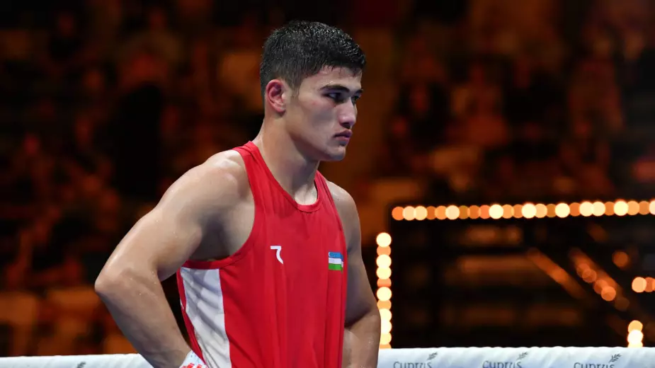 Чемпион мира из Узбекистана уступил в финале малого ЧМ-2026 по боксу