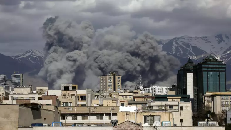 АҚШ пен Израиль Тегеранның орталығындағы ауруханаға шабуыл жасады