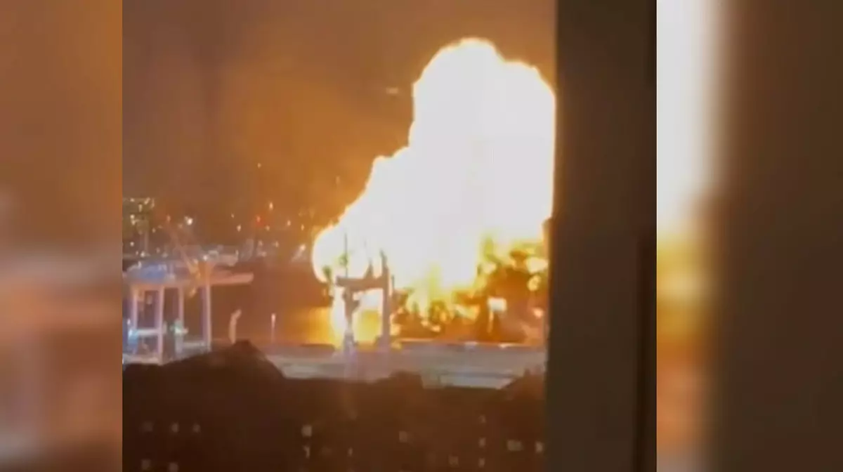 Нефтеналивной терминал "Шесхарис" загорелся после ночной атаки ВСУ на Новороссийск