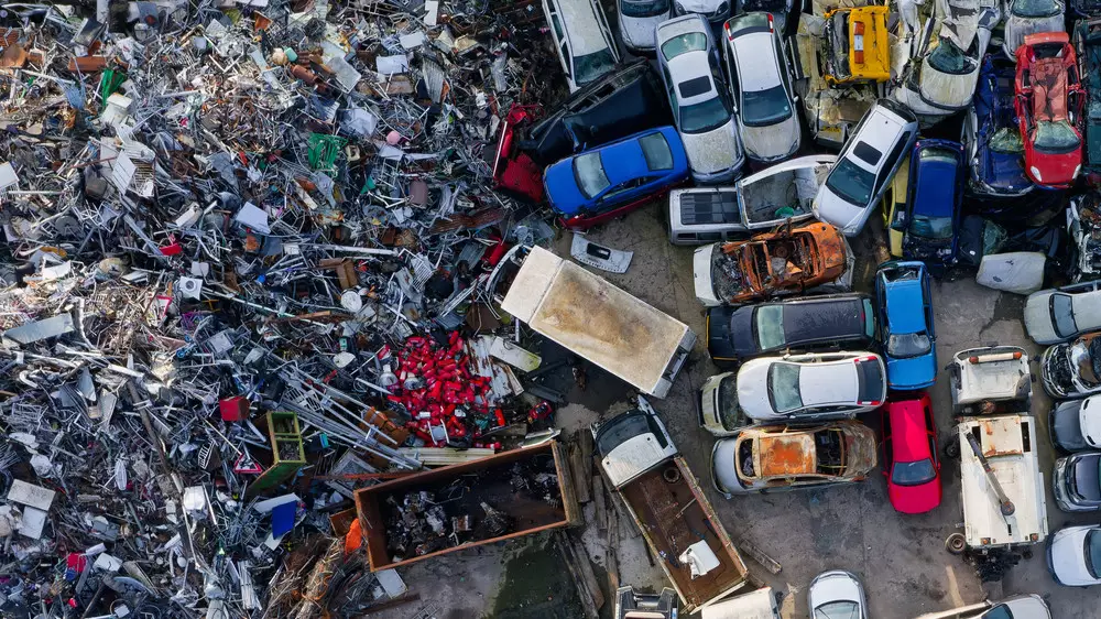 Авто списали, а утилизировать негде: что происходит с программой переработки машин