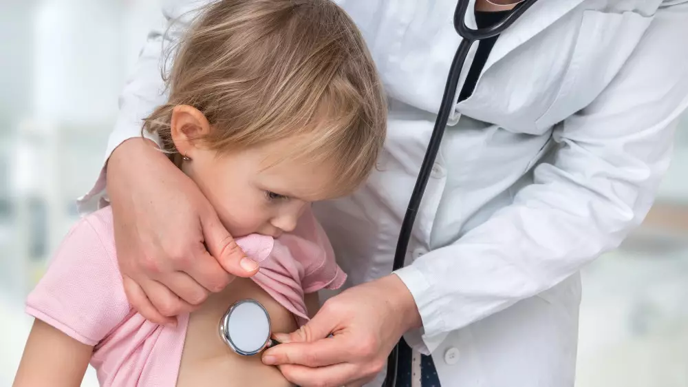 В Казахстане закрывают педиатрические участки в поликлиниках: что изменится для детей