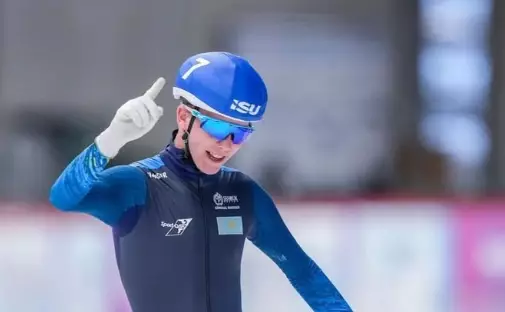 Чебардаков завоевал шестое золото для Казахстана на юниорском ЧМ по конькобежному спорту