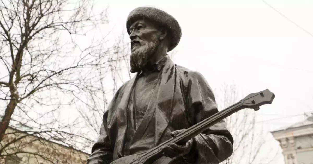  Санкт-Петербургте Жамбыл Жабаевтың ескерткішіне гүл шоқтары қойылды 