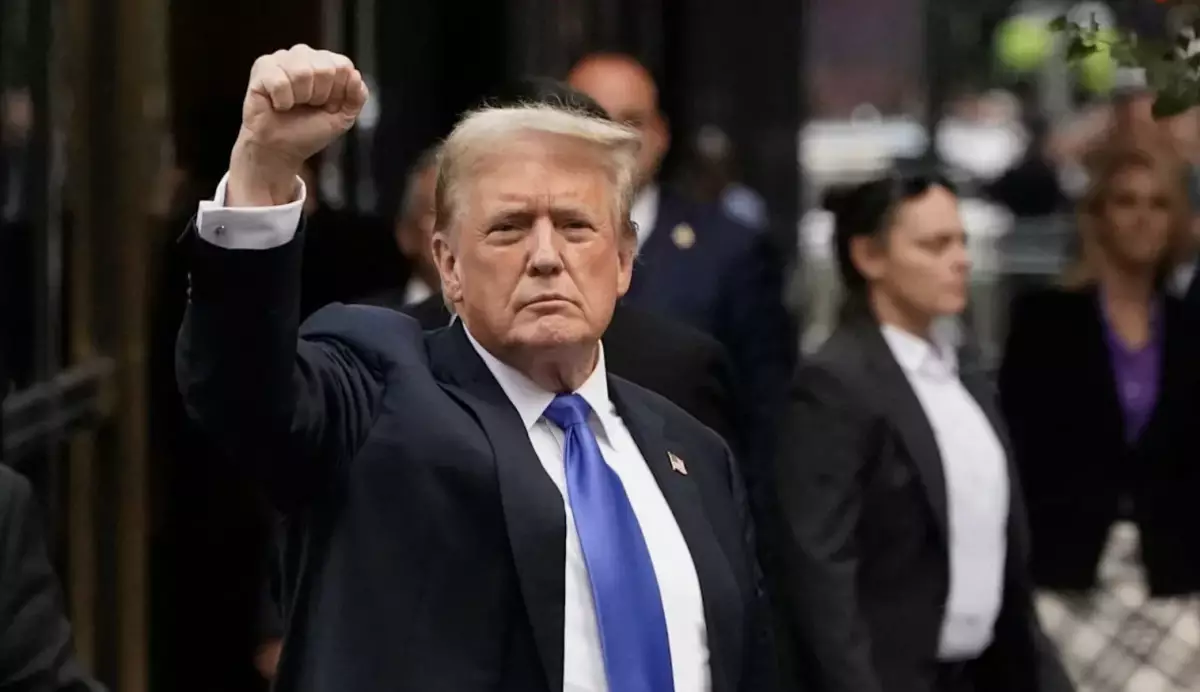 Иранның 9 әскери кемесін суға батырдық – Трамп