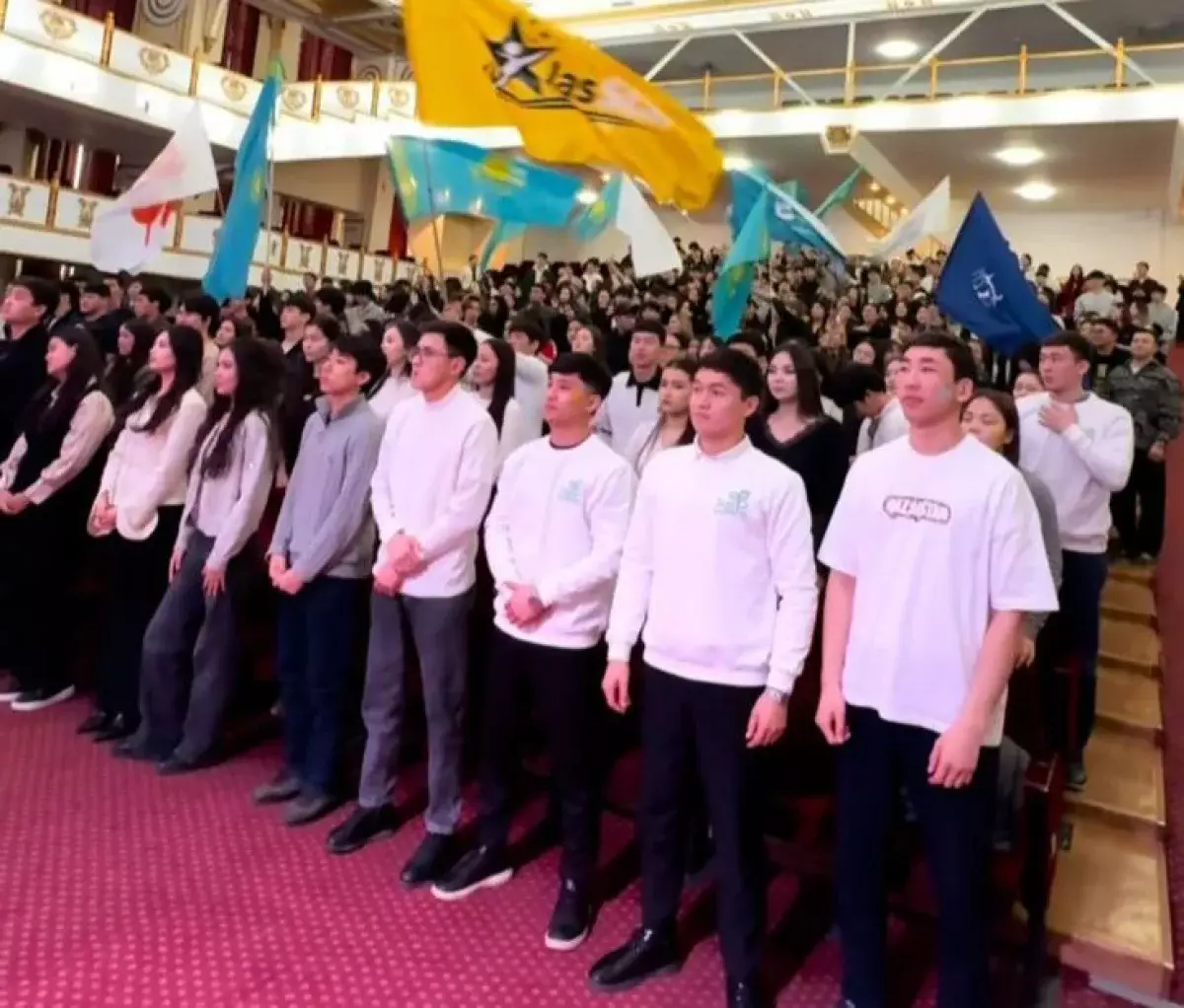 Жастар белсенділікті таңдайды: Алматыда референдумды қолдауға арналған бастамалар басталды