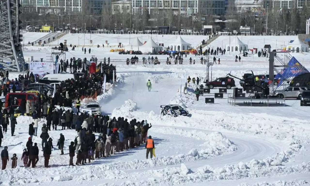 Традиционная ледовая гонка состоялась на реке Есиль в Астане