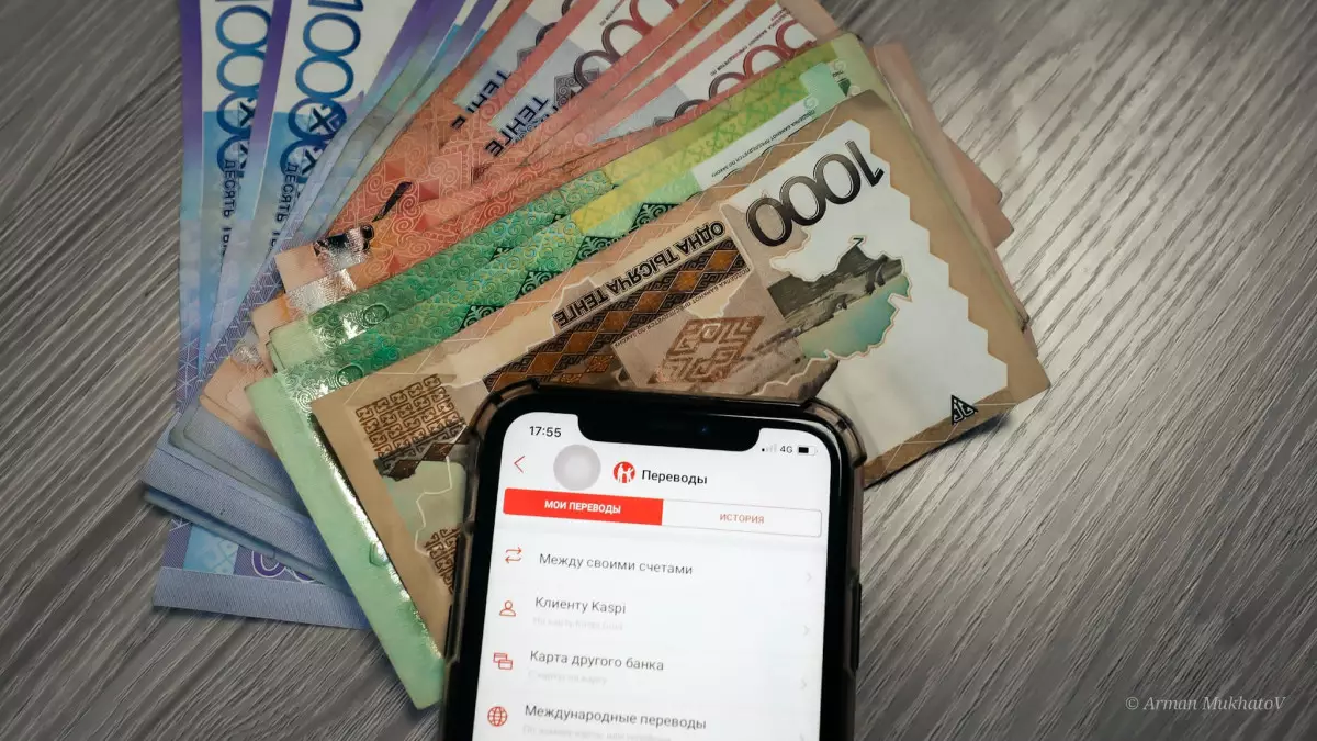 Тәулігіне 35 мың теңге: Қазақстандық банк Таяу Шығыс елдерінде жүрген клиенттеріне қолдау көрсетеді