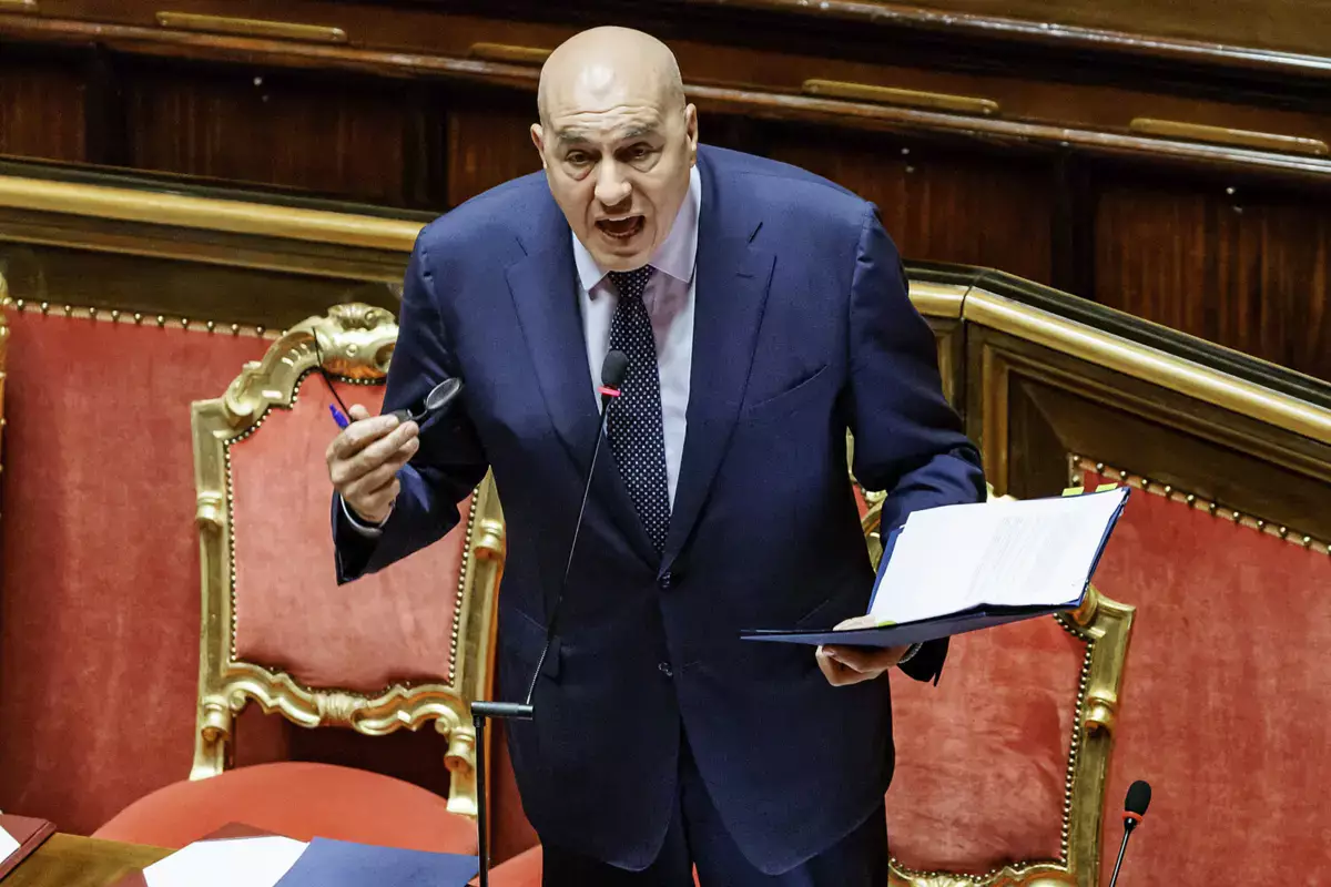 Глава минобороны Италии сбежал из Дубая, бросив семью под обстрелом - новости на Lada.kz 02.03.2026