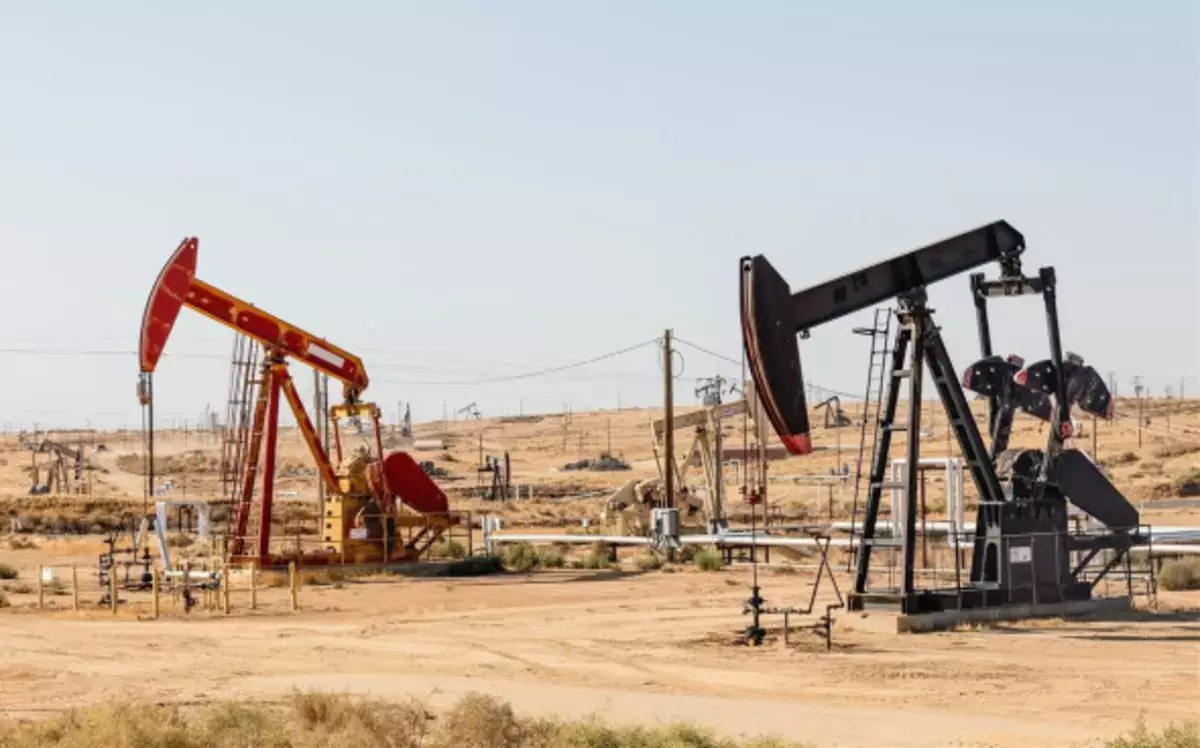 Мировые цены на нефть взлетели из-за войны с Ираном и блокировки судов в Ормузском проливе - новости на Lada.kz 02.03.2026