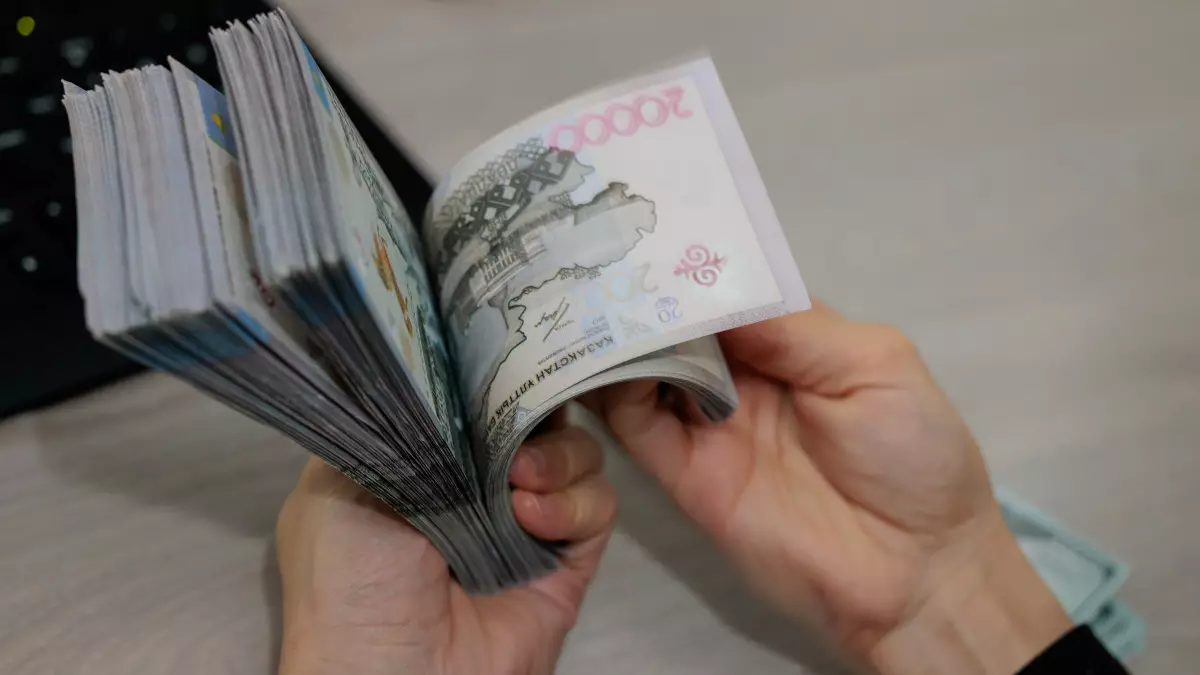 Астанада бюджет қаражаты мен ата-ана ақшасын жымқырып, "байыған" директор мен есепші жазаланды