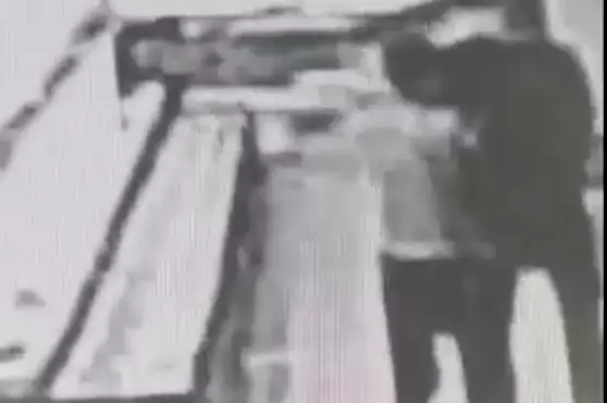 Шымкентте шенеунік “қарамағындағы қызметкерді соққыға жыққаны“ туралы ақпарат тарады