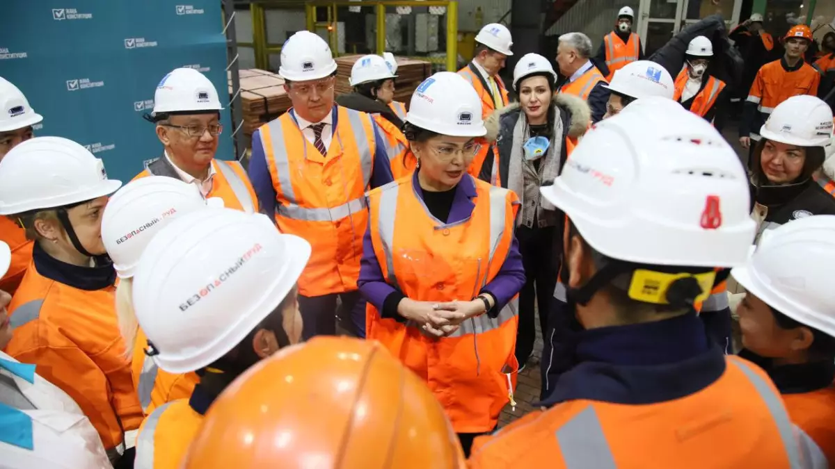 Трудовой коллектив Казцинка в Усть-Каменогорске поддержал конституционную реформу