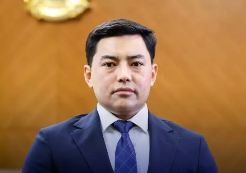 Аким избил прохожего в Шымкенте