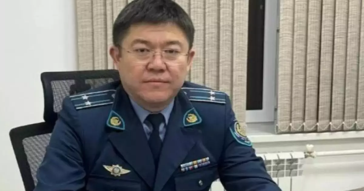  Жамбыл полиция департаменті бастығының орынбасары кабинетінде мас боп жүрген 