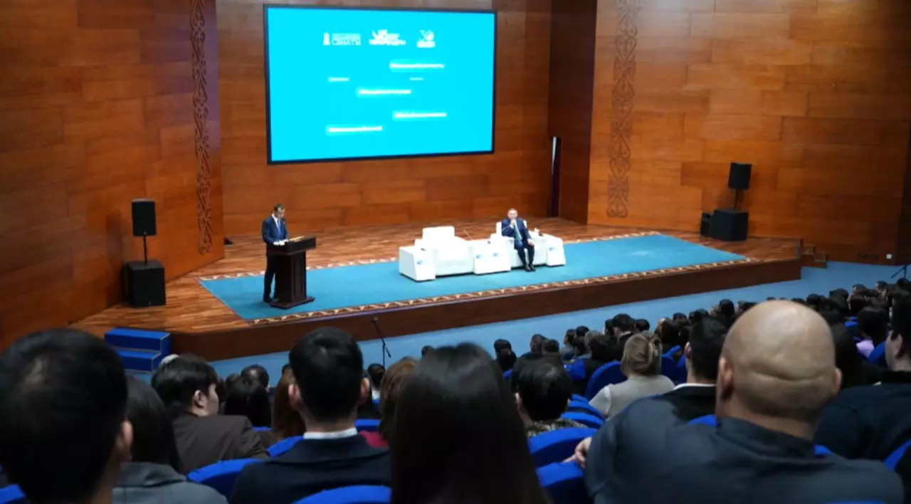 Жаңа Конституция жобасындағы жастар рөлі талқыланды