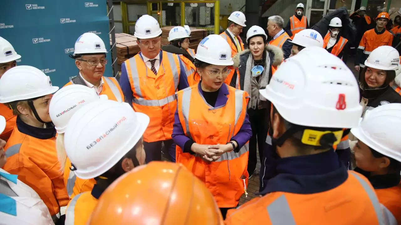 Трудовой коллектив Казцинка в Усть-Каменогорске поддержал конституционную реформу