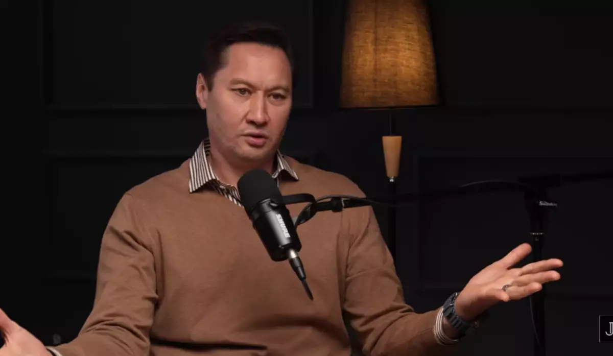 «Атып өлтіріп кетеді деп ойладым»: Азамат Сатыбалды басшылықтан неге кеткенін айтты (ВИДЕО)