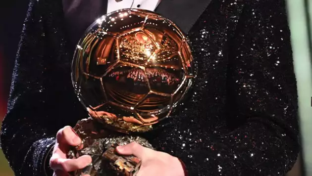 Обладатель "Золотого мяча" выбрал между "Реалом" и "Барселоной"