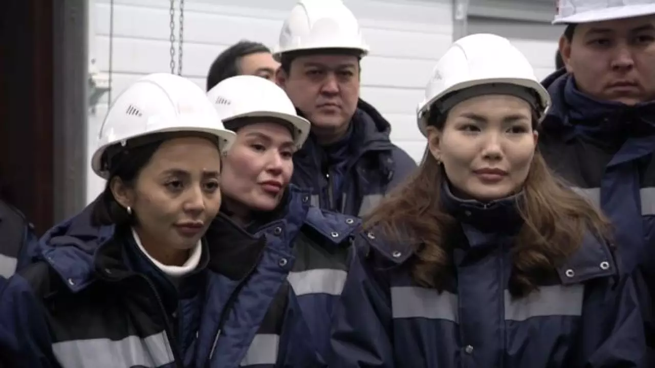 Ашимбаев обсудил со студентами ЕНУ проект новой Конституции