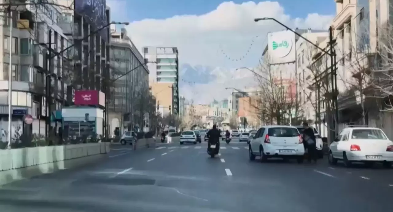 Иран студенттердің елден шығуын жеңілдетті