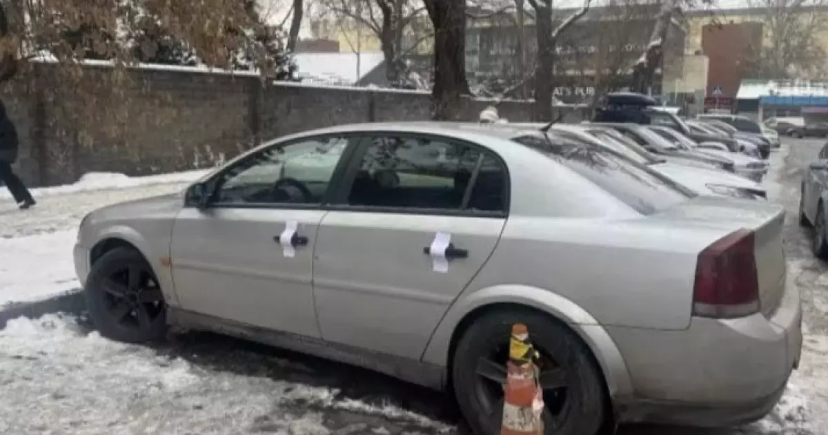  Семейде көліктің ішінен екі адамның мәйіті табылды 