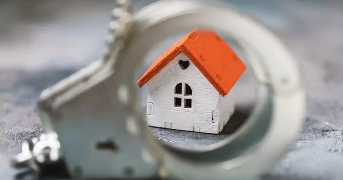  «Кезексіз үй алып береміз»: Семейде ерлі-зайыпты алаяқтар жергілікті тұрғыннан 5 млн теңге алған 