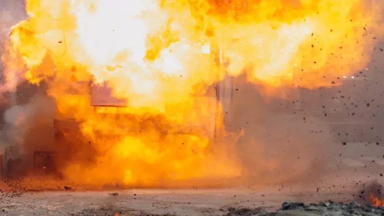 Посольство США в Эр-Рияде загорелось после атаки дронов