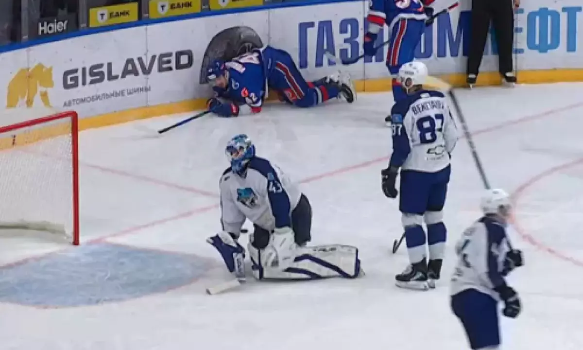 «Барыс» со счетом 0:7 проиграл пятый матч подряд