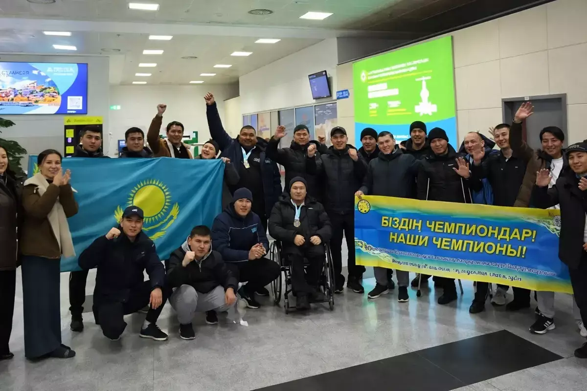 В аэропорту Актау торжественно встретили чемпионов по пара пауэрлифтингу - новости на Lada.kz 03.03.2026