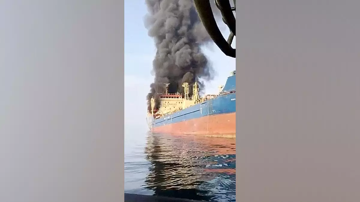 Иран начал «неразборчивые» удары по всему Оманскому заливу, поразив теневой танкер, связанный с режимом.