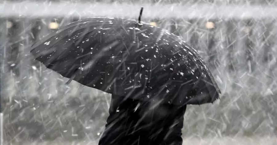 Непогода охватит 16 регионов Казахстана во вторник.