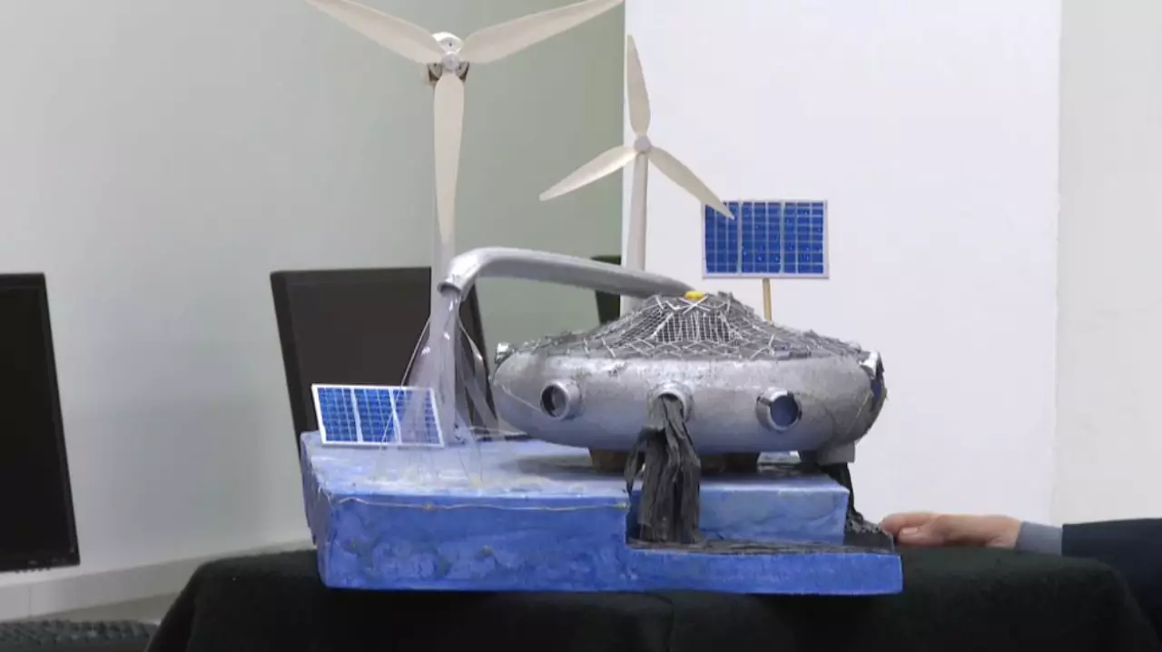 Школьник из Павлодара создал робота для расчистки рек