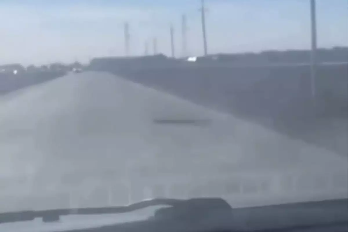 Атырау-Индер жолы ажалға апара ма? Асфальт ортасындағы шұңқырдан жүргізушілер шошып отыр