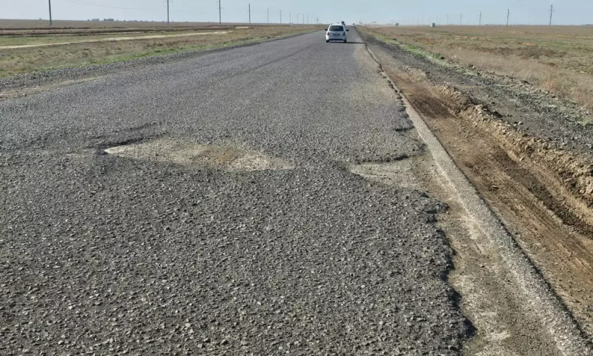 «Позор для туризма»: Бектенов раскритиковал состояние дорог в Казахстане