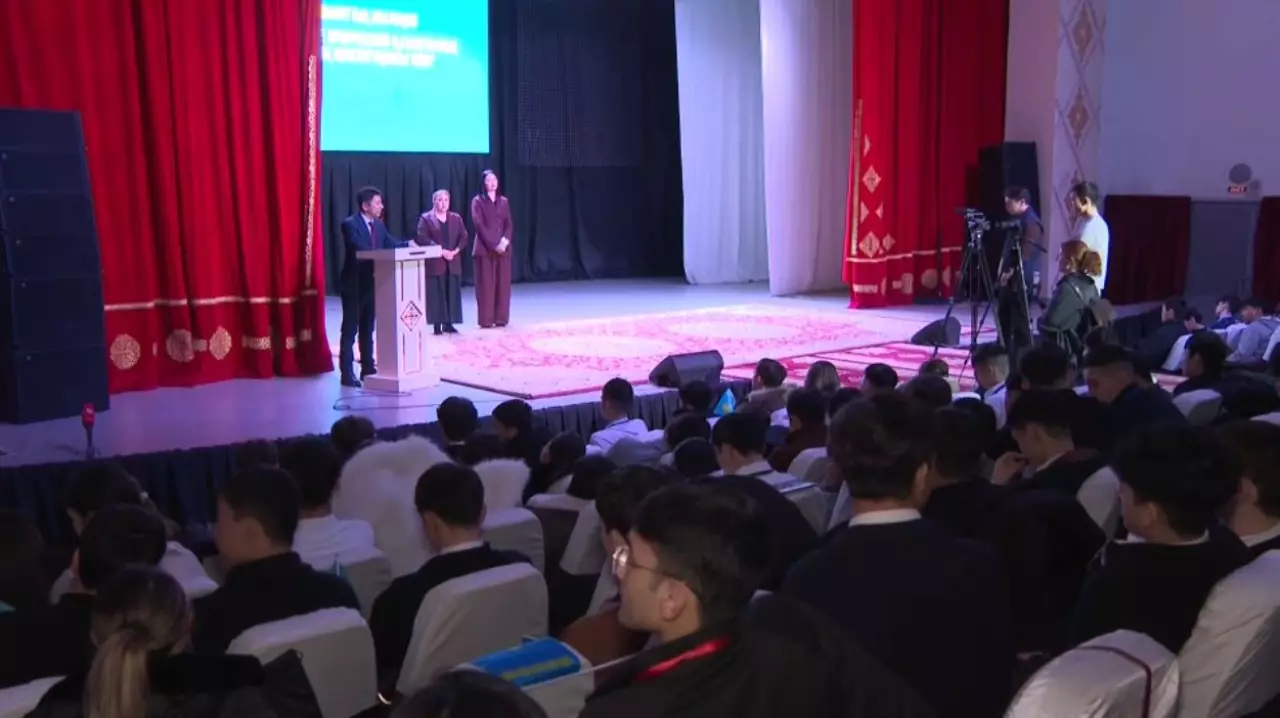 Молодёжный форум в поддержку проекта Конституции прошёл в Сатпаеве