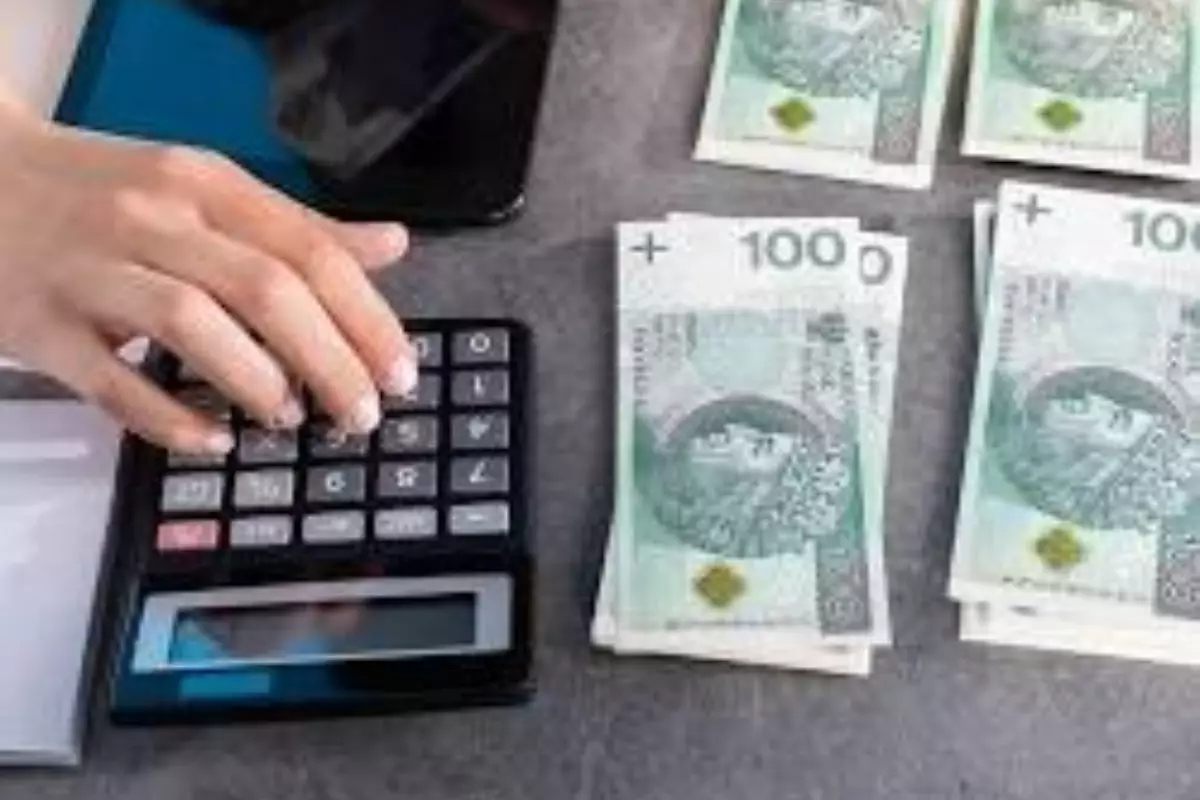 "Мертвый доллар": Почему хранить валюту под матрасом стало невыгодно в Казахстане