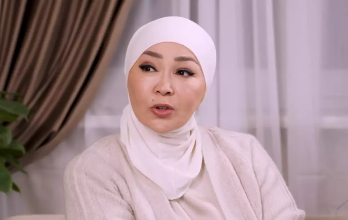 «Аллаһтың салығын төлеуді ұмытпаңыз»: Айнұр Тұрсынбаева қасиетті айда көпшілікке үндеу жасады (ВИДЕО)