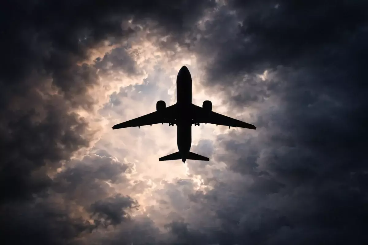 Казахстан и Узбекистан вывезли граждан из Дубая: Кыргызстан рейсы не организовал