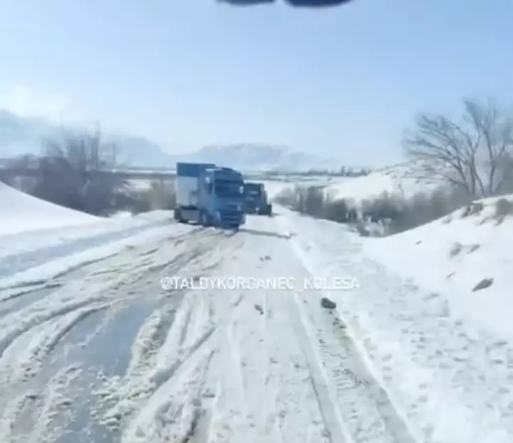 Кербұлақта қарға батқан фуралар: ҚазАвтоЖол тағы да сынға ілікті