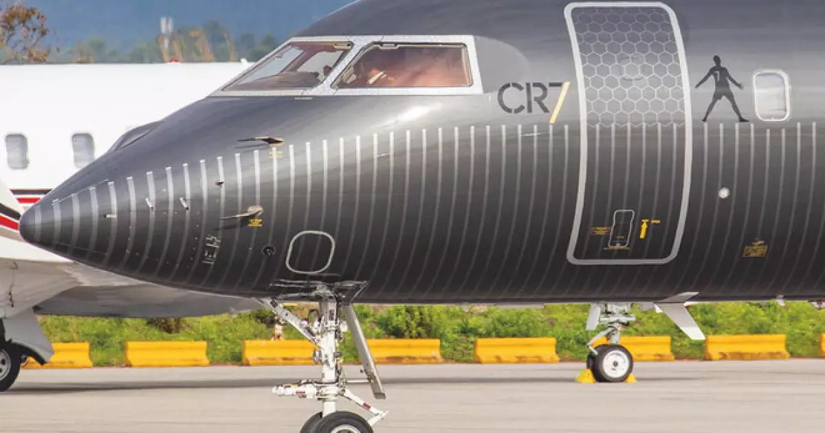   Әскери жағдайға байланысты атақты футболшы Роналду Сауд Арабиясынан Мадридке жеке ұшағымен барды   