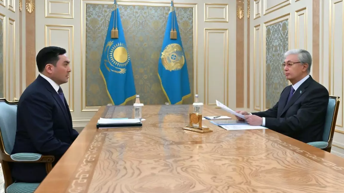 Тоқаев Энергетика министрін қабылдады: мұнай өңдеу мен жаңа қуат көздері ұлғаяды