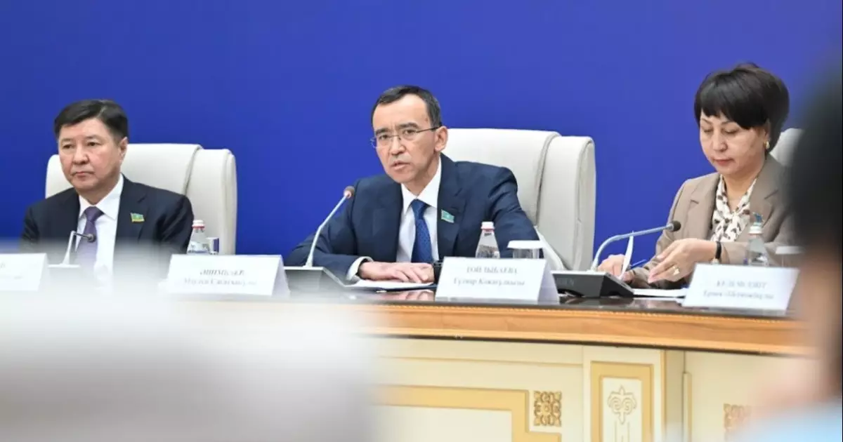  Сенат төрағасы талдықорғандықтармен жаңа Конституция жобасын талқылады 