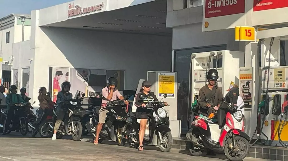 Азия осталась без нефти: очереди на заправках и пустые полки