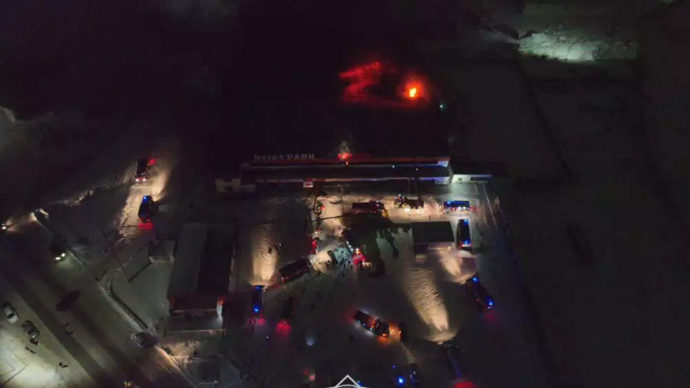 Во время тушения пожара в развлекательном центре в Семее обрушилось перекрытие - открыта горячая линия