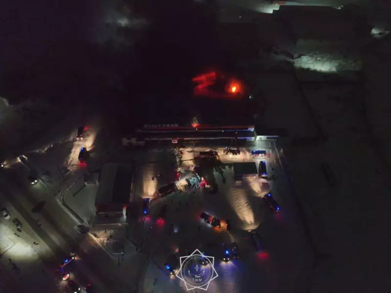 Крупный пожар произошел в ТРЦ в Семее