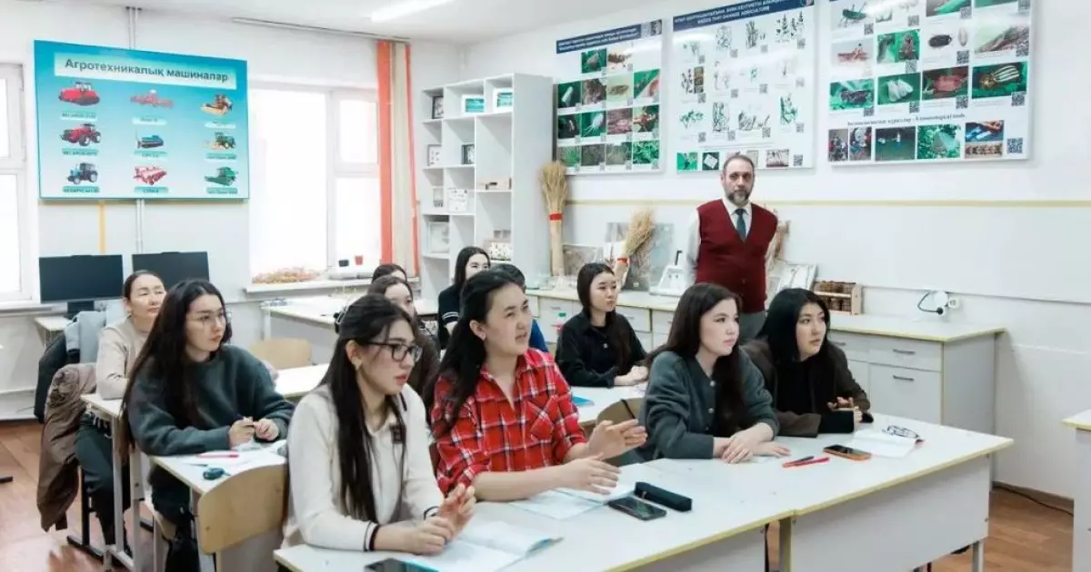   Жетісу университетінде студенттер итальян тілін меңгеріп жатыр   